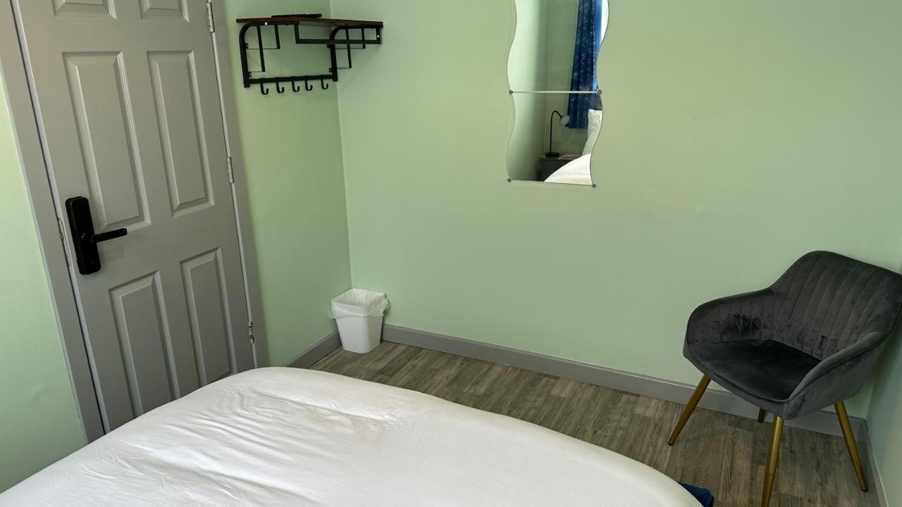 Homestay In Уолсолл Экстерьер фото